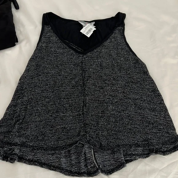 Hard Tail Triangle Crop Top Tank XS. NWT - Picture 1 of 8